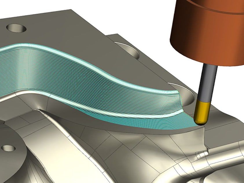 Detailní 3D obrázek ukazuje CNC frézku s nástroji Advanced Surface Finishing, které řežou do formy. Nástrojová hlava stroje je umístěna nad formou a dosahuje výjimečné kvality úpravy povrchu díky své přesnosti na zakřivených vrstvených kovových plochách kolem řezné plochy.